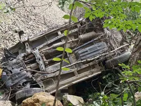 Artvin’de araç 400 metrelik uçuruma yuvarlandı: 1 ölü
