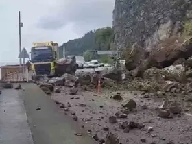 Artvin’de Sarp Sınır Kapısı yolunda heyelan
