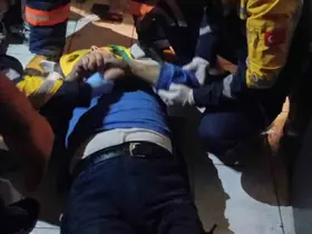 Asansör 3 kat aşağıya düştü: 1 yaralı
