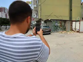 Aşkını köprü altına ve duvarlara yazdı, vatandaşlar tepki gösterdi

