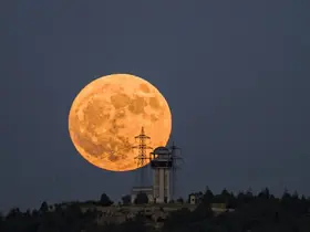 Astrofotoğrafçı ’Çilek Dolunayı’nı böyle görüntüledi
