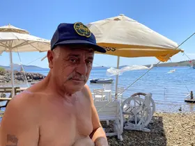 Ayvalık’ta can pazarı...Akıntıya kapılan tatilci şişme botla kurtarıldı

