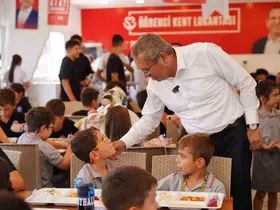 Ayvalık’ta öğrenci sofrası; 3 çeşit yemek ve meyve 50 TL

