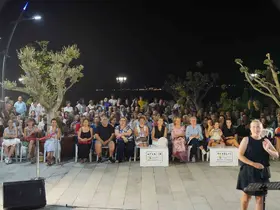 Ayvalık’ta tarihi Gümrük Meydanı sanatseverlerin buluşma noktası oldu
