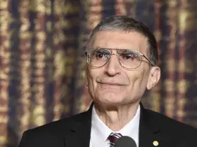 Azerbaycan’dan Türk bilim insanı Aziz Sancar’a "Şöhret Nişanı"
