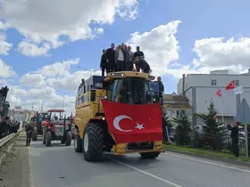 Bafra’da çeltik üreticilerinden 600 traktörlü konvoy
