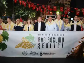 Bağ Bozumu coşkusu kortejle taçlandı
