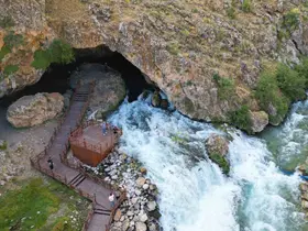 Bahçesaray’da gür akan sular yaban hayatına can veriyor
