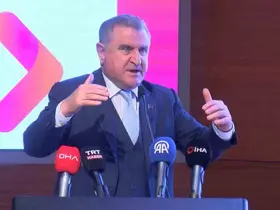 Bakan Bak: "Cumhurbaşkanımız dijitalleşme konusunda önümüzü açıyor"
