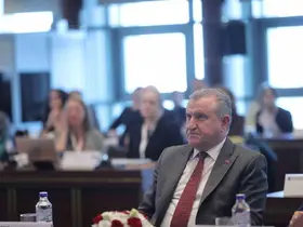 Bakan Bak: "Gençleri bugünün ortağı ve karar süreçlerinin doğal paydaşı olarak görüyoruz"
