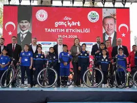 Bakan Bak: "Lütfen çocuklarınızla konuşun, çocuklarınıza sarılın, çocuklarınıza sevginizi aktarın"
