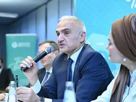 Bakan Ersoy, Berlin’de Türkçe öğrenen gençlerle buluştu
