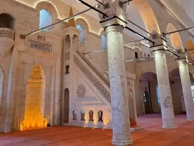 Bakan Ersoy: "Üç tarihi cami yeniden ibadete açılıyor"
