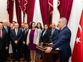 Bakan Fidan, Bulgaristan’daki Türk iş insanları ve siyasetçilerle bir araya geldi
