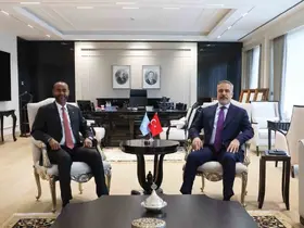 Bakan Fidan, Somali Limanlar ve Deniz Ulaştırma Bakanı Nur ile bir araya geldi
