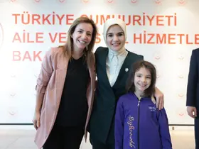 Bakan Göktaş personel ile bayramlaştı