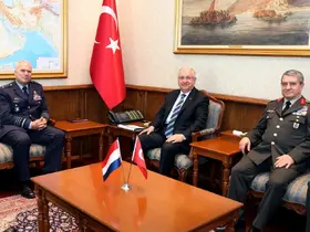 Bakan Güler, Hollanda Genelkurmay Başkanı Orgeneral Eichelsheim’i kabul etti
