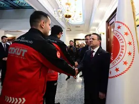 Bakan Gürlek, birim amirleri, Bakanlık ve HSK personeliyle bayramlaştı
