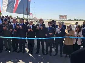 Bakan Şimşek önce yolu açtı, sonra TOGG ile geçti
