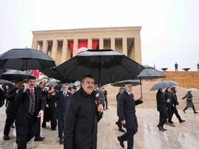 Bakan Tekin, öğrencilerle Anıtkabir’i ziyaret etti