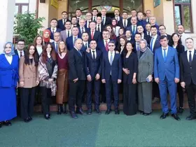 Bakan Tekin’den Özbekistan’da Taşkent Türk Okulu’na ziyaret
