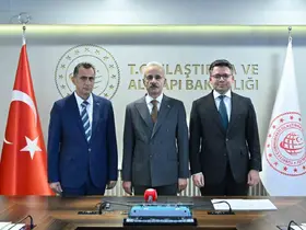 Bakan Uraloğlu: "E5000 lokomotifimiz, Avrupa Birliği Sertifikasyonu olan TSI’ya sahip oldu"
