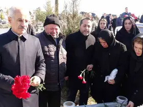 Bakan Uraloğlu Malatya’da deprem şehitliğini ziyaret etti
