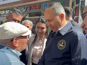 Bakan Yerlikaya Ağrı’da esnafla buluştu, taleplerini dinledi
