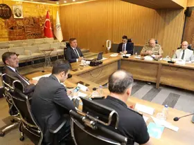 Bakan Yerlikaya ve Uraloğlu, valilerle VKS üzerinden toplantı yaptı

