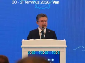Bakan Yumaklı: "Van Gölü’nün hazinelerini keşfetmek için değil korumak için varız"
