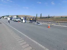 Bariyerlere çarpan motosiklet sürücüsü öldü
