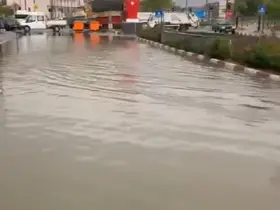 Bartın’da sağanak etkili oldu, caddeler nehre döndü
