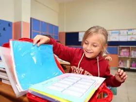 Başiskele’de miniklere kırtasiye hediyesi
