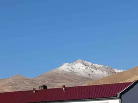 Başkale’de yüksek kesimlere kar yağdı
