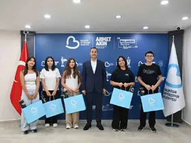 Başkan Ahmet Akın, LGS birincilerini makamında ağırladı
