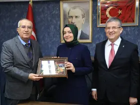 Başkan Arslan’dan AK Parti Genel Başkan Yardımcısı Kaya’ya anlamlı hediye
