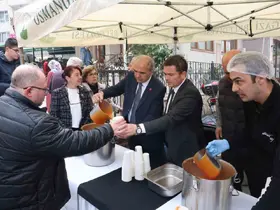 Başkan Aydın’ın cuma durağı Muradiye Mahallesi oldu
