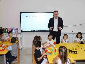 Başkan Balaban yeni eğitim yılında miniklerin heyecanına ortak oldu
