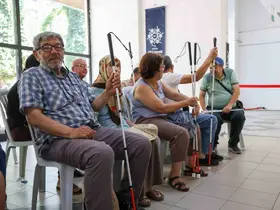 Başkan Çerçioğlu’ndan görme engelli vatandaşlara beyaz baston desteği
