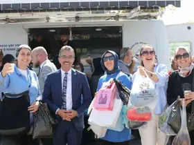 Başkan Dinç, yeni yerinde kurulan kumaş pazarını ziyaret etti
