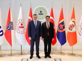 Başkan Durgut, İçişleri Bakanı Çiftçi ile bir araya geldi.
