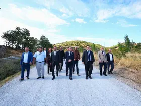 Başkan Dutlulu, Demirci’de 12 mahalleye ulaşım sağlayan yolu inceledi
