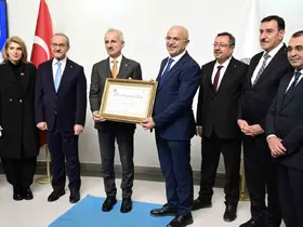 Başkan Er’den Bakan Uraloğlu’na "Fahri Hemşehrilik Beratı"

