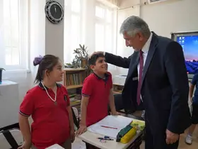 Başkan Hallaç’tan özel öğrencilere anlamlı ziyaret

