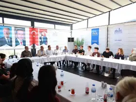 Başkan İbrahim Naci Yapar, YKS’de dereceye giren öğrencilerle bir araya geldi

