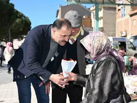 Başkan Kara’dan emekçi kadınlara ve sağlık çalışanlarına çiçek
