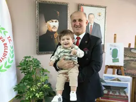 Başkan Kaya, minik Teoman ile buluştu
