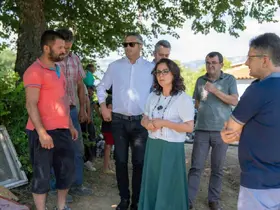Başkan Köksal Aras yangında evleri zarar gören aileyi ziyaret etti
