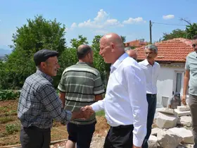 Başkan Kumral mahallelerde süren çalışmaları yerinde inceledi
