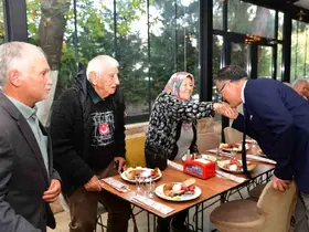 Başkan Öküzcüoğlu emekli öğretmenlerle buluştu

